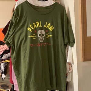 Pearl Jam band tee L (no size tag)